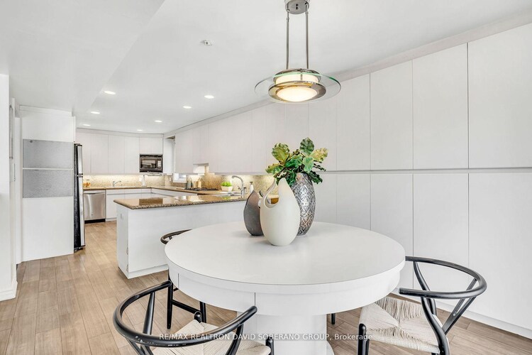 14 Northmount Avenue, Toronto, ON, Lansing-Westgate