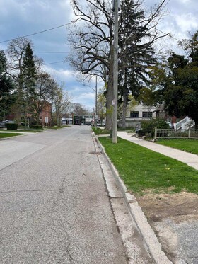 16 Oakwood Avenue N, Peel, ON , MLS #W12123148 , Image - 1