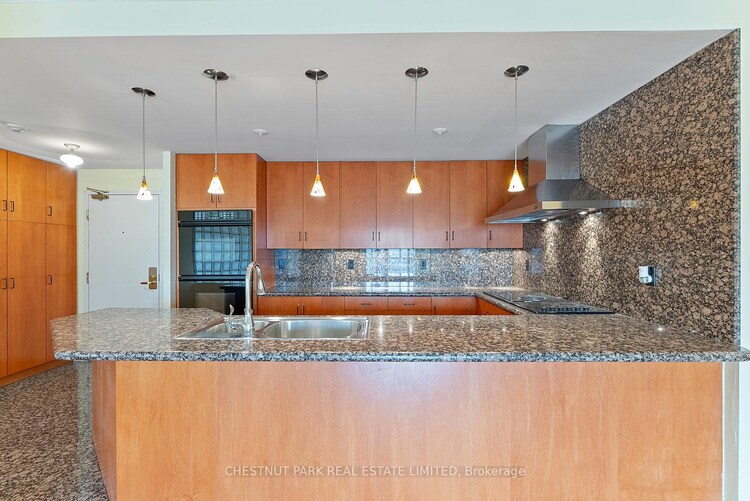 889 Bay Street, Toronto, ON, Bay Street Corridor