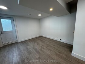 8196 McLeod Road, Niagara, ON , MLS #X12124624 , Image - 1