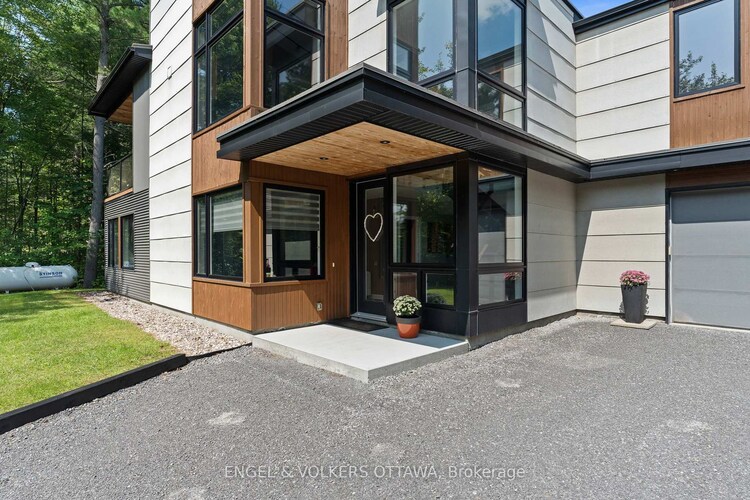 108 EDITH MARGARET Place, Carp - Huntley Ward, ON, 9102 - Huntley Ward (North East)