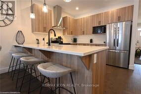 8 Elgin Street W, Oxford, ON