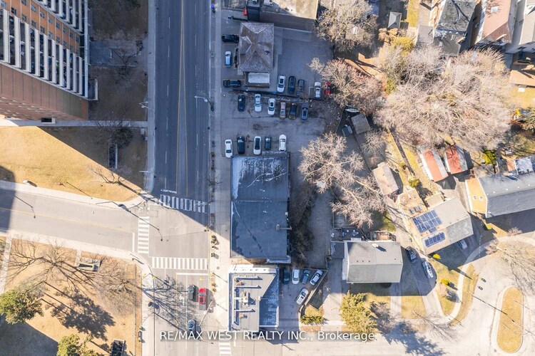 5000 Dundas Street W, Toronto, ON, Islington-City Centre West