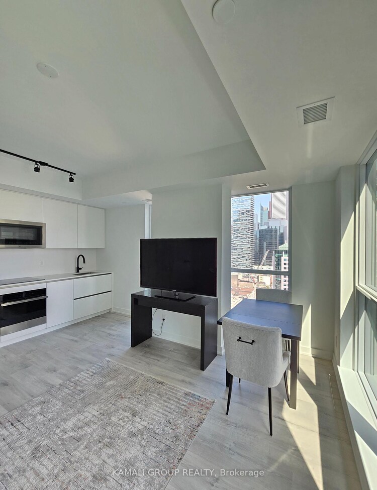 327 King Street W, Toronto, ON, Waterfront Communities C1