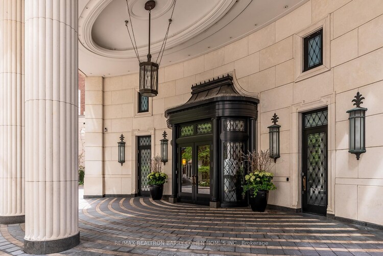 1 St Thomas Street, Toronto, ON, Bay Street Corridor