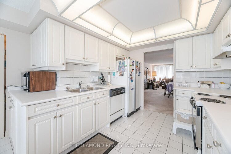 7250 Yonge Street, Vaughan, ON, Crestwood-Springfarm-Yorkhill