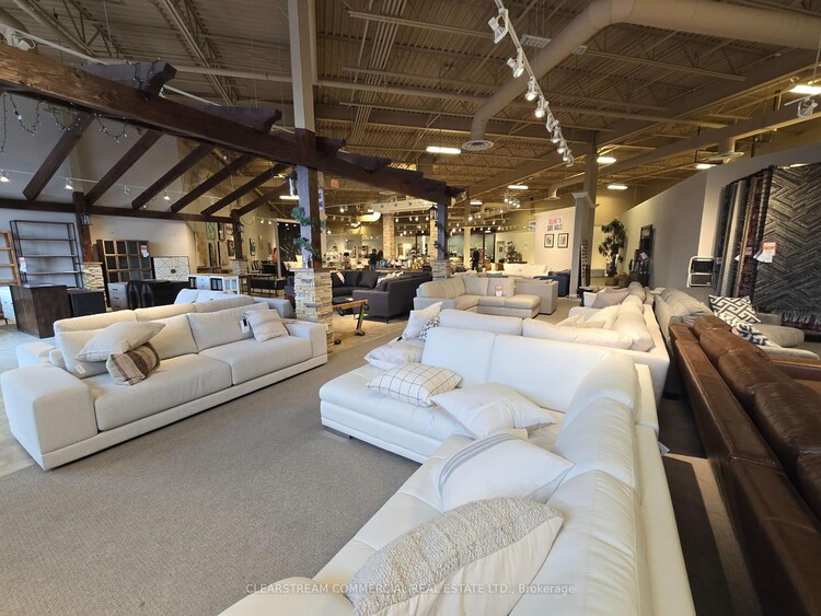 1422 Fanshawe Park Road W, London North, ON, North E