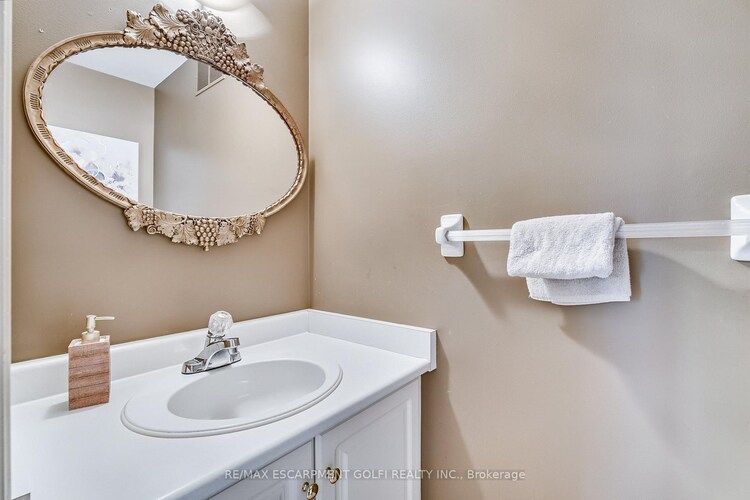 113 Meadowlands Boulevard, Hamilton, ON, Meadowlands