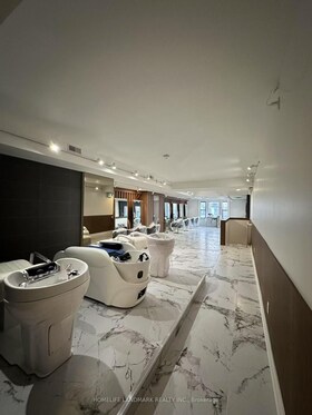 630 Bloor Street W, Toronto, ON