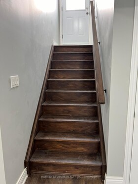 1066 Keswick Court, Durham, ON , MLS #E12132241 , Image - 1