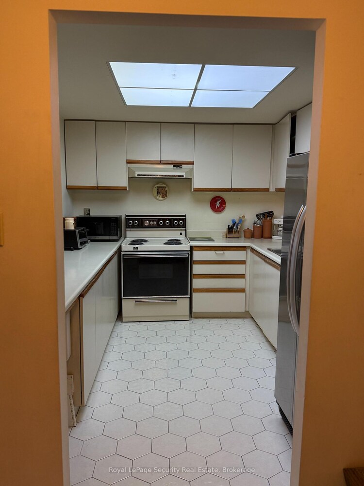 20 Glebe Road W, Toronto, ON, Yonge-Eglinton