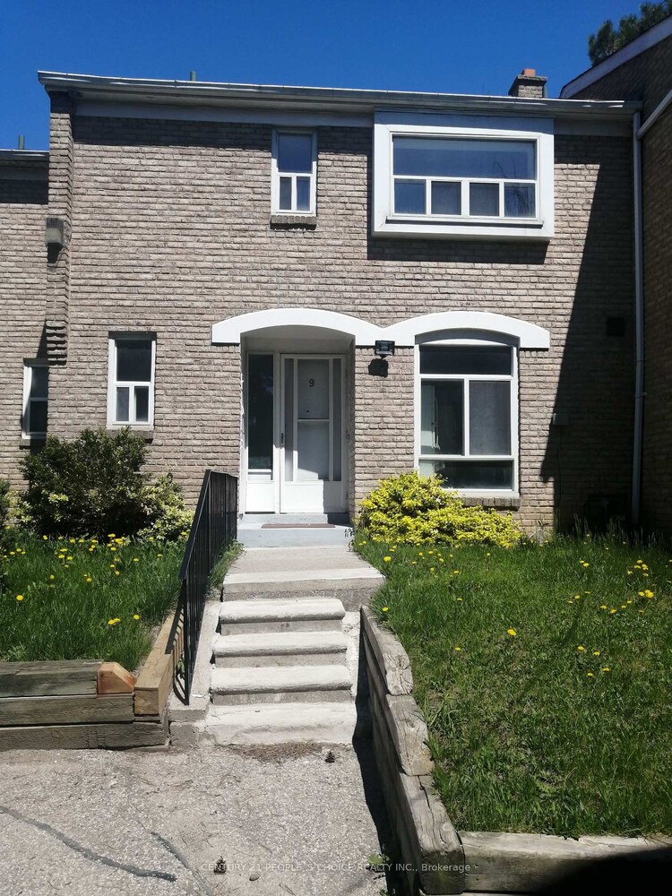 17 Gosford Boulevard, Toronto, ON, Black Creek