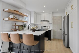 8 Heath Street, Barrie, ON