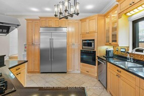 61 Lake Avenue N, Hamilton, ON