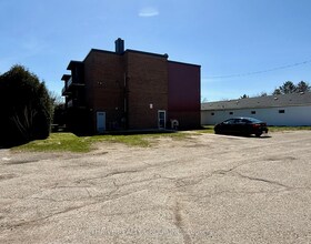 1576 Caledonia Street, Middlesex, ON , MLS #X12137351 , Image - 1