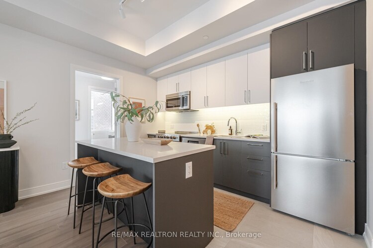 664 Spadina Avenue, Toronto, ON, University