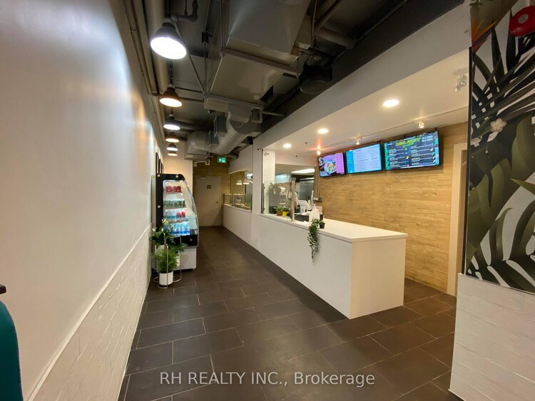 100 Front Street E, Toronto, ON, Moss Park