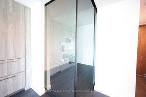 1 Concord Cityplace Way, Toronto, ON