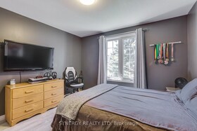 31 La Mantia Avenue, Middlesex, ON , MLS #X12139507 , Image - 1
