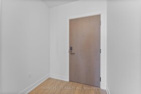 20 Inn On The Park Drive, Toronto, ON , MLS #C12139642 , Image - 1