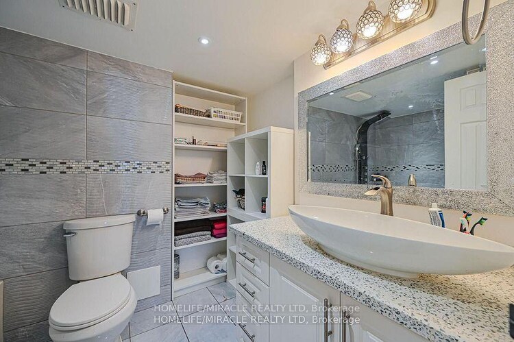 5 Rowntree Road, Toronto, ON, Mount Olive-Silverstone-Jamestown