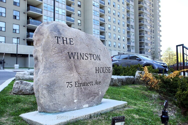 75 Emmett Avenue, Toronto, ON, Mount Dennis