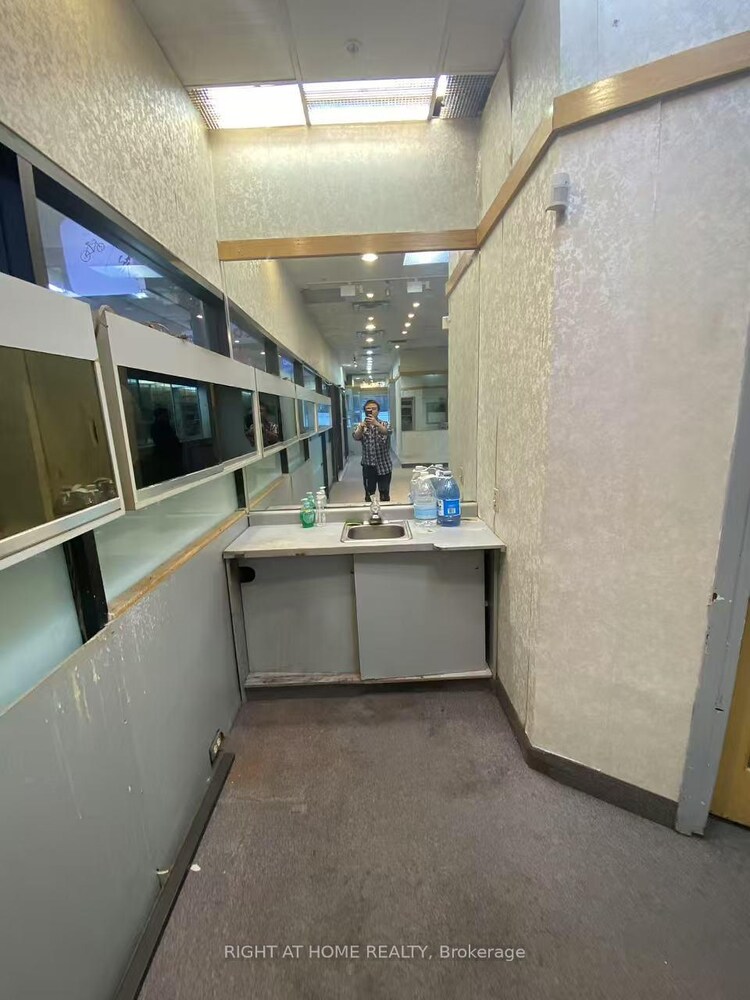 301 Spadina Avenue, Toronto, ON, Kensington-Chinatown