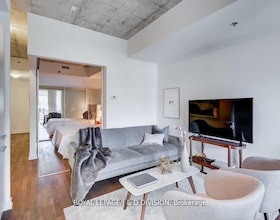 15 Beverley Street, Toronto, ON , MLS #C13044266 , Image - 1