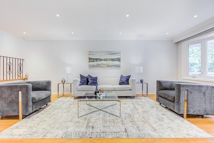 18 Arran Crescent, Toronto, ON, Newtonbrook East