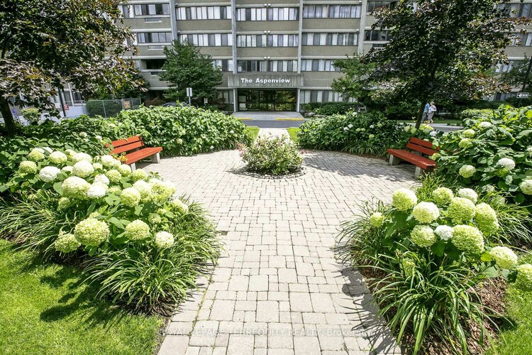 50 Elm Drive E, Mississauga, ON, Mississauga Valleys