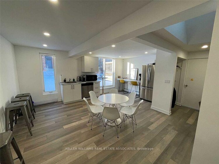 82 Lakeshore Road E, Mississauga, ON, Port Credit