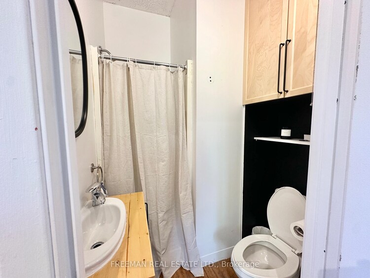 77 Florence Street, Toronto, ON, Little Portugal