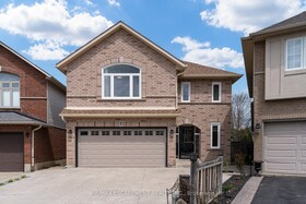 7 Magenta Court, Hamilton, ON , MLS #X12144477 , Image - 1