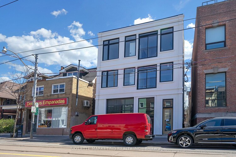 923 College Street, Toronto, ON, Trinity-Bellwoods