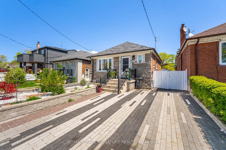 25 Handel Street, Toronto, ON, Rockcliffe-Smythe