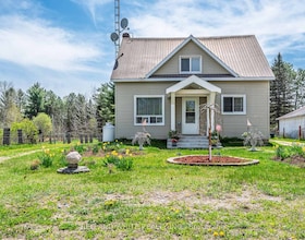 2683 Round Lake Road, Renfrew, ON , MLS #X12906372 , Image - 1