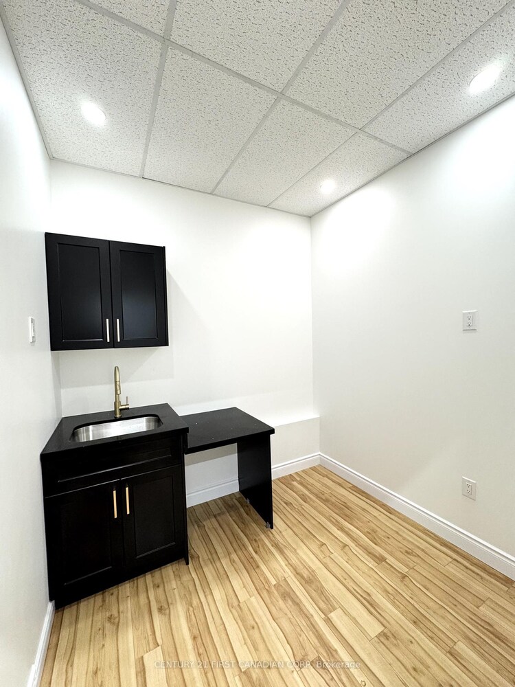 561 Southdale Road E, London South, ON, South X