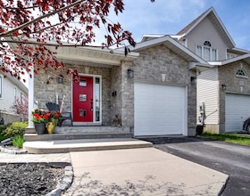 926 Bluffwood Avenue, Frontenac, ON , MLS #X13185860 , Image - 1