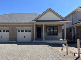 8 Hemlock Crescent, Elgin, ON , MLS #X12581574 , Image - 1