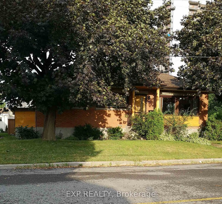 366 Maria Goretti Circle, Vanier and Kingsview Park, ON, 3404 - Vanier