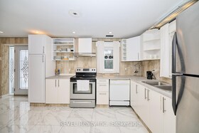 3252 Young Avenue, Niagara, ON , MLS #X12329282 , Image - 1