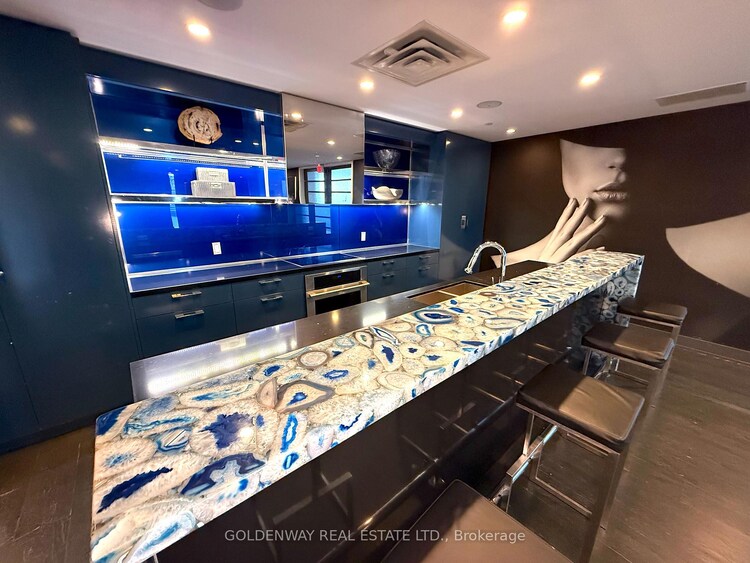 9471 Yonge Street E, Richmond Hill, ON, Observatory