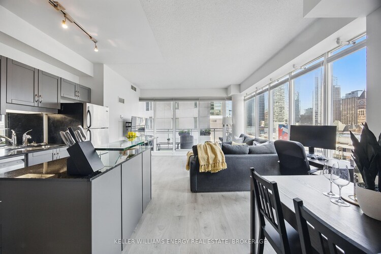 220 Victoria Street, Toronto, ON, Church-Yonge Corridor