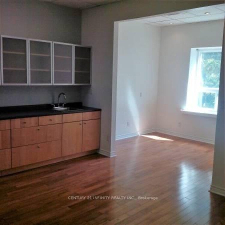 323 Kerr Street, Oakville, ON, 1002 - CO Central