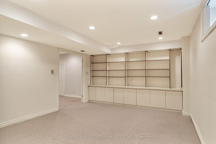 19 Holita Road, Toronto, ON, Newtonbrook West