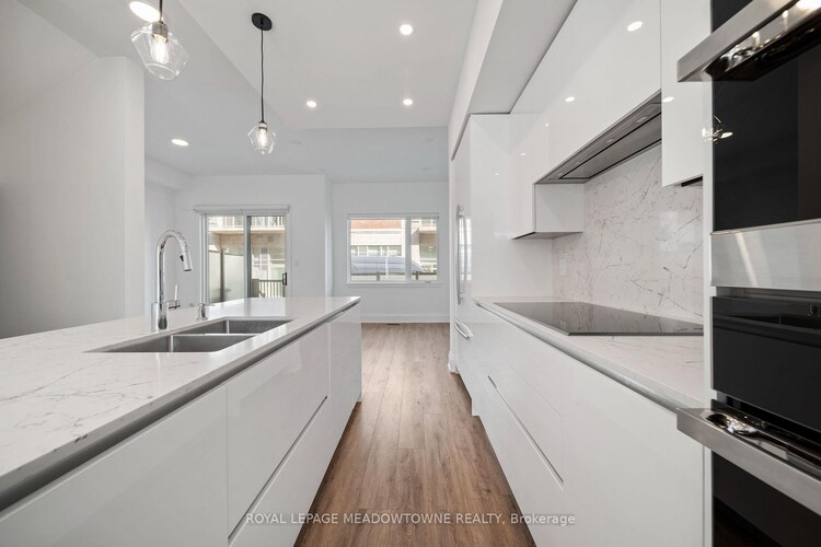 121 High Street W, Mississauga, ON, Port Credit