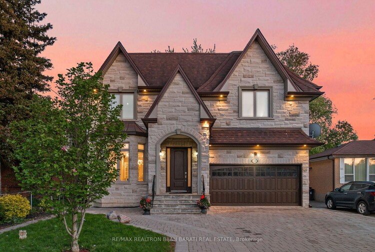 255 Homewood Avenue, Toronto, ON, Newtonbrook West