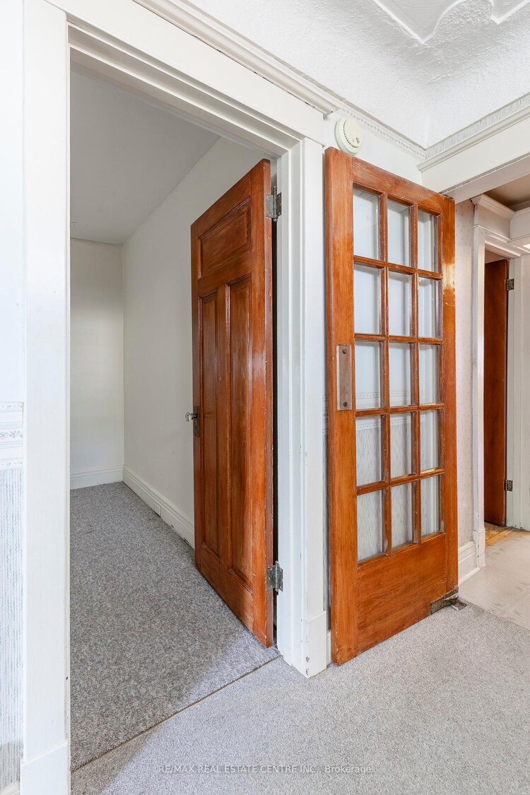 27 Barons Avenue N, Hamilton, ON, Homeside