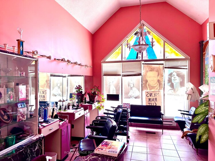 39 South Station Street SW, Toronto, ON, Weston