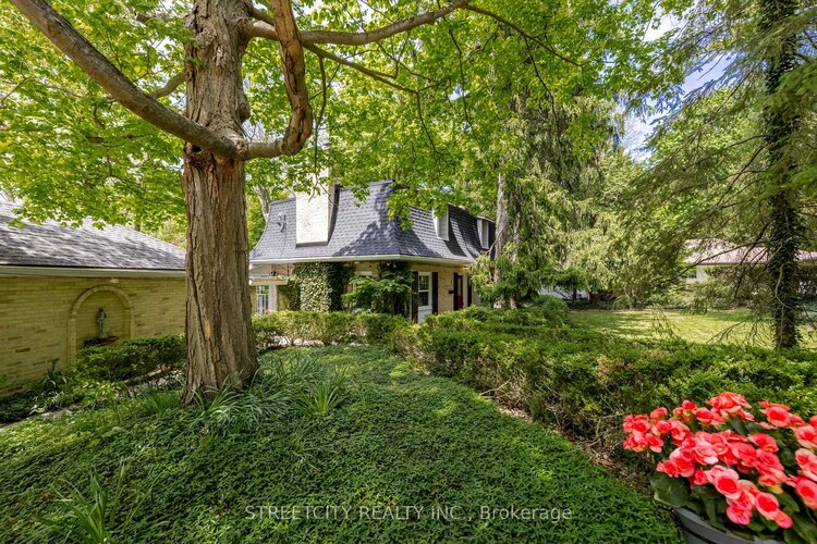 2 Grosvenor Street, London East, ON, East B